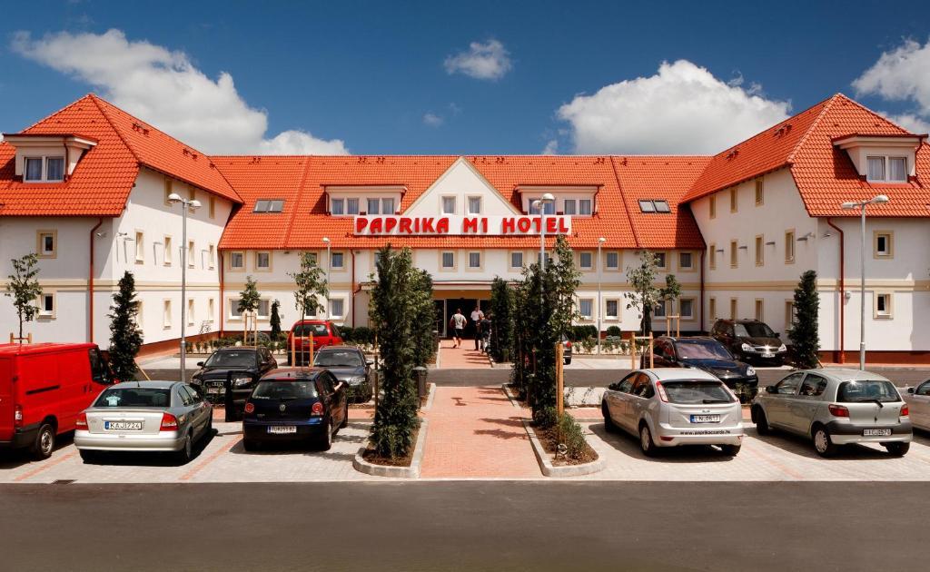 Paprika M1 Hotel Хегешалом Екстериор снимка
